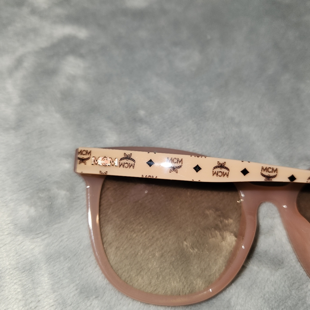 mcm pink sunglasses - Picture 3 of 7